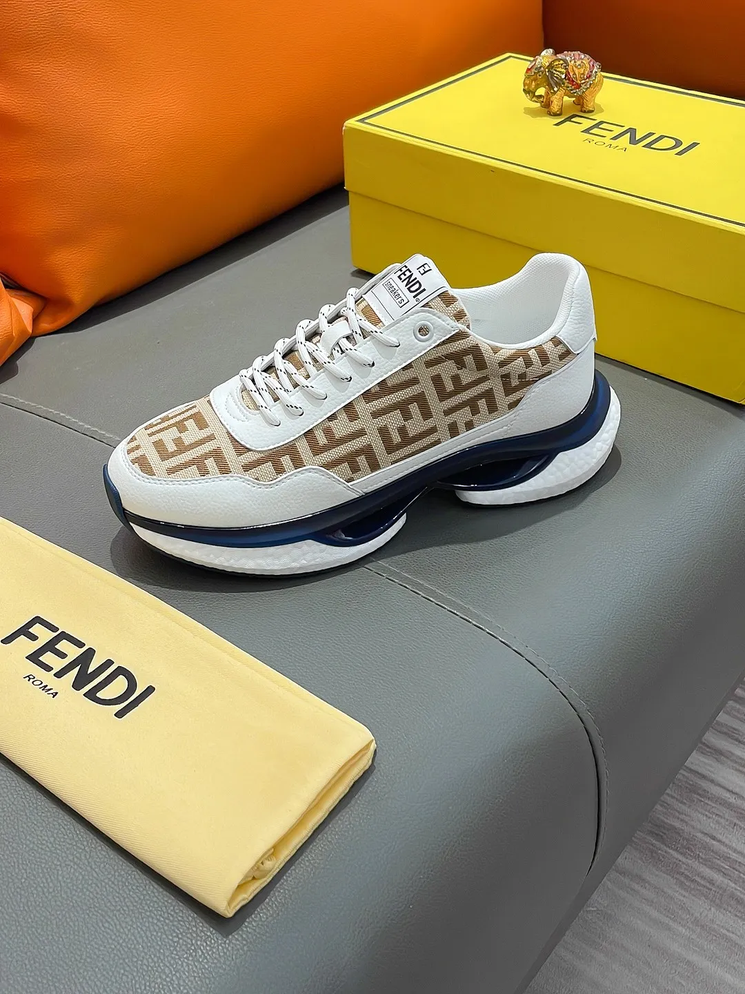 Men's shoes FENDI "Fendi" P440 Regular size: 38-44 (casual shoes) Product materials: Selected cowhide upper, soft sheepskin lining; original outsole.
